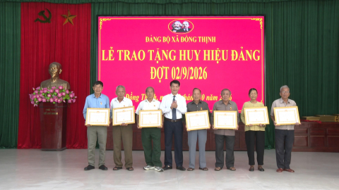 X&atilde; Đồng Thịnh trao tặng Huy hiệu Đảng v&agrave; sơ kết 9 th&aacute;ng đầu năm 2026