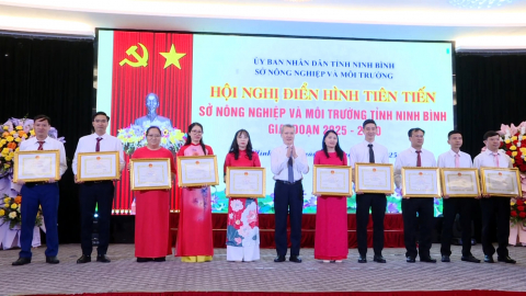 Biểu dương điển h&igrave;nh ti&ecirc;n tiến ng&agrave;nh N&ocirc;ng nghi&ecirc;̣p v&agrave; M&ocirc;i trường