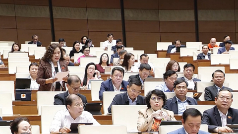 Quốc hội thảo luận về ch&iacute;nh s&aacute;ch trong c&ocirc;ng t&aacute;c chăm s&oacute;c sức khỏe to&agrave;n d&acirc;n