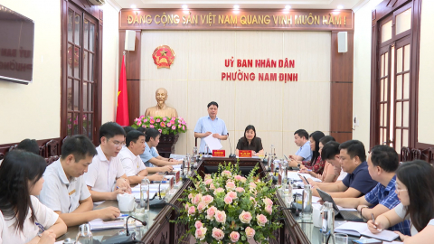 L&atilde;nh đạo UBND tỉnh l&agrave;m việc với phường Nam Định 