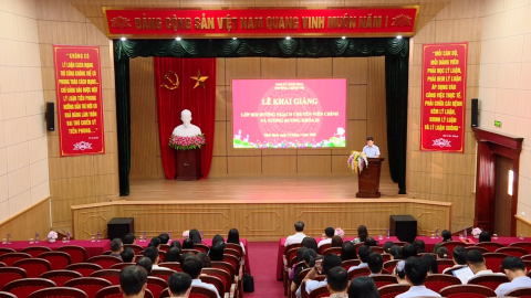 Khai giảng lớp bồi dưỡng ngạch chuy&ecirc;n vi&ecirc;n ch&iacute;nh v&agrave; tương đương