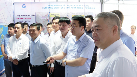 Đồng ch&iacute; Chủ tịch UBND tỉnh Nguyễn Thanh B&igrave;nh kiểm tra một số dự &aacute;n trọng điểm