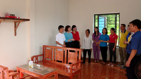 Kh&aacute;nh th&agrave;nh " M&aacute;i ấm niềm tin " cho phụ nữ ngh&egrave;o