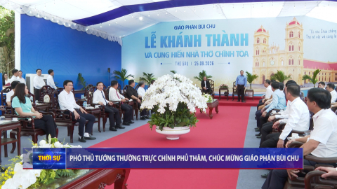 Đồng ch&iacute; Ph&oacute; Thủ tướng Thường trực Ch&iacute;nh phủ Phạm Gia T&uacute;c thăm, ch&uacute;c mừng Gi&aacute;o phận B&ugrave;i Chu