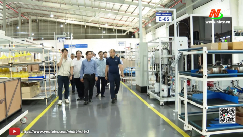 Đồng ch&iacute; Chủ tịch UBND tỉnh thăm, động vi&ecirc;n một số doanh nghiệp tr&ecirc;n địa b&agrave;n tỉnh Ninh B&igrave;nh