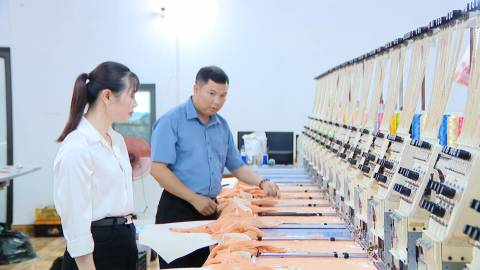 G&igrave;n giữ v&agrave; ph&aacute;t huy nghề may &aacute;o d&agrave;i truyền thống