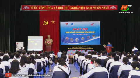 Ng&agrave;y hội &ldquo;Thanh ni&ecirc;n Ninh B&igrave;nh với văn ho&aacute; giao th&ocirc;ng&rdquo; tại Trường THPT Hoa Lư A