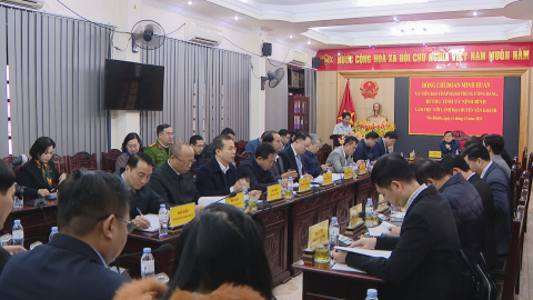 Đồng ch&iacute; B&iacute; thư Tỉnh ủy l&agrave;m việc với l&atilde;nh đạo huyện Y&ecirc;n Kh&aacute;nh