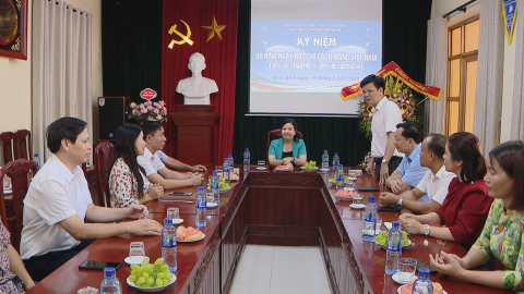 Đồng ch&iacute; B&ugrave;i Mai Hoa thăm, ch&uacute;c mừng nh&acirc;n kỷ niệm 99 năm ng&agrave;y B&aacute;o ch&iacute; C&aacute;ch mạng Việt Nam