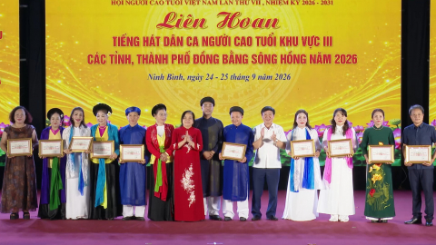 Bế mạc Li&ecirc;n hoan tiếng h&aacute;t d&acirc;n ca Người cao tuổi c&aacute;c tỉnh, th&agrave;nh phố đồng bằng s&ocirc;ng Hồng năm 2026