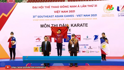 Ch&aacute;y v&eacute; chung kết b&oacute;ng đ&aacute; nam SEA Games 31