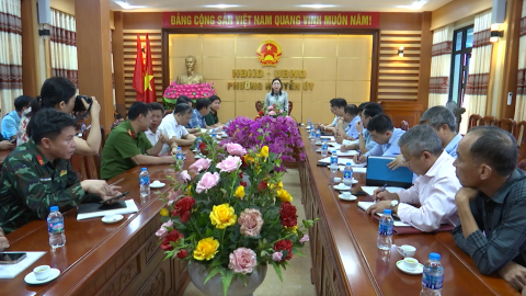 Đồng ch&iacute; Ph&oacute; B&iacute; thư Thường trực Tỉnh ủy l&agrave;m việc với c&aacute;c địa phương về ứng ph&oacute; với b&atilde;o số 03