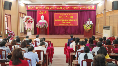 C&ocirc;ng bố quyết định của Ban Thường vụ Tỉnh ủy về c&ocirc;ng t&aacute;c c&aacute;n bộ