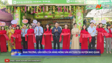 Khai trương, gắn biển cửa h&agrave;ng N&ocirc;ng sản an to&agrave;n tại huyện Nho Quan