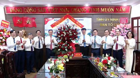 Thăm, ch&uacute;c mừng ng&agrave;y truyền thống ng&agrave;nh Tổ chức, Kiểm tra Đảng v&agrave; Văn ph&ograve;ng cấp ủy