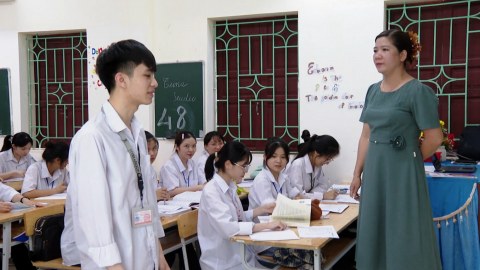 &Ocirc;n thi tốt nghiệp THPT theo chương tr&igrave;nh mới