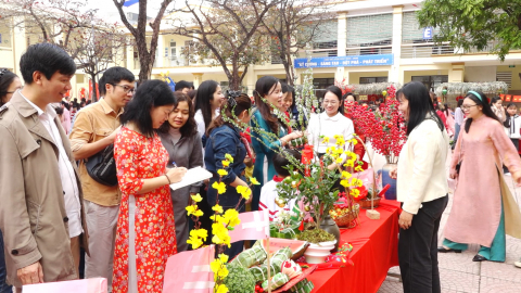 Hoạt động trải nghiệm " Xu&acirc;n gắn kết, Tết y&ecirc;u thương"