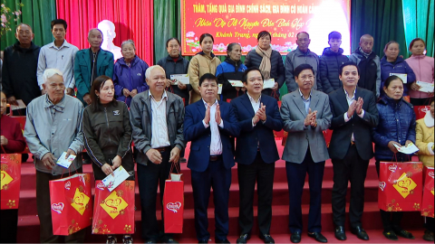 Tặng qu&agrave; Tết nh&acirc;n dịp xu&acirc;n B&iacute;nh Ngọ 2026