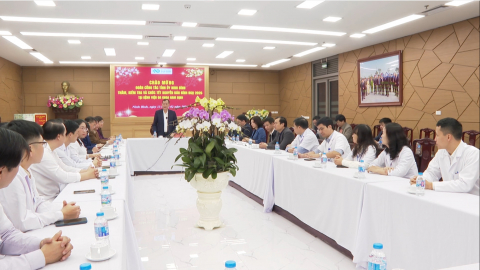 Đồng ch&iacute; L&ecirc; Quốc Chỉnh, Ph&oacute; B&iacute; thư Tỉnh ủy, Chủ tịch HĐND tỉnh thăm, động vi&ecirc;n c&aacute;c đơn vị trực Tết