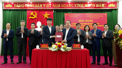 B&agrave;n giao danh s&aacute;ch những người đủ ti&ecirc;u chuẩn ứng cử đại biểu Quốc hội kh&oacute;a XVI v&agrave; đại biểu HĐND tỉnh Ninh B&igrave;nh nhiệm kỳ 2026-2031