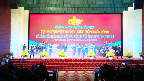 Giao lưu nghệ thuật với Chủ đề &ldquo;Tự h&agrave;o truyền thống - viết tiếp chiến c&ocirc;ng&rdquo;.