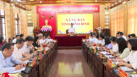 L&atilde;nh đạo UBND tỉnh l&agrave;m việc với Ban thường vụ Đảng ủy x&atilde; Vụ Bản