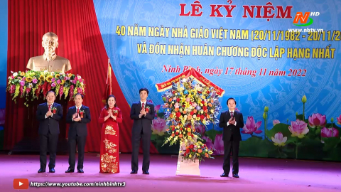 Sở Gi&aacute;o dục v&agrave; Đ&agrave;o tạo đ&oacute;n nhận Hu&acirc;n chương Độc lập hạng Nhất
