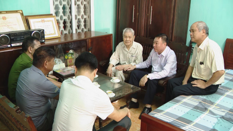 Th&agrave;nh phố Ninh B&igrave;nh thăm, tặng qu&agrave; gia đ&igrave;nh ch&iacute;nh s&aacute;ch