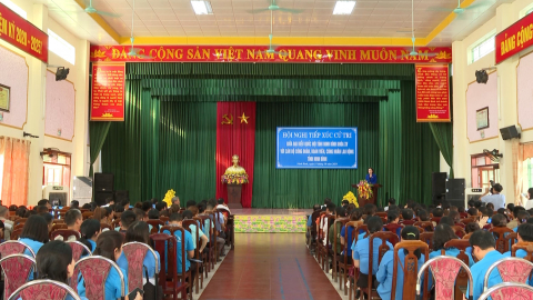 Đo&agrave;n ĐBQH tỉnh tiếp x&uacute;c cử tri l&agrave; c&aacute;n bộ, đo&agrave;n vi&ecirc;n, c&ocirc;ng nh&acirc;n, lao động