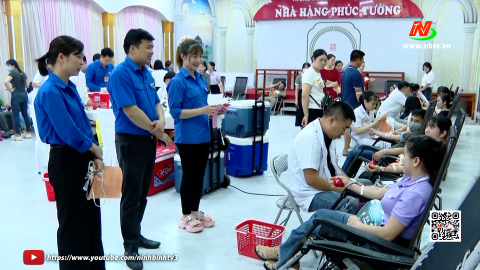 Tiếp nhận gần 600 đơn vị m&aacute;u tại Ng&agrave;y hội Giọt hồng Nho Quan