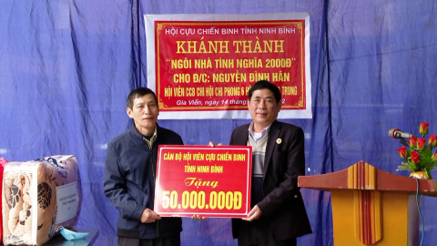 Kh&aacute;nh th&agrave;nh nh&agrave; nghĩa t&igrave;nh đồng đội