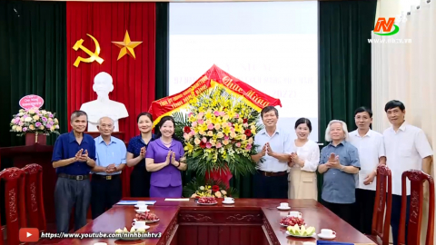 Đồng ch&iacute; B&ugrave;i Mai Hoa ch&uacute;c mừng ng&agrave;y B&aacute;o ch&iacute; C&aacute;ch mạng Việt Nam