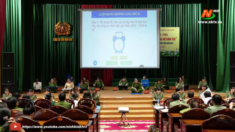 Hội Phụ nữ C&ocirc;ng an tỉnh sinh hoạt ch&iacute;nh trị bằng h&igrave;nh thức Rung chu&ocirc;ng v&agrave;ng
