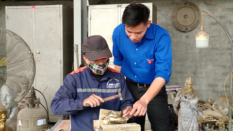 Tuổi trẻ g&oacute;p phần giữ g&igrave;n ph&aacute;t triển l&agrave;ng nghề truyền thống