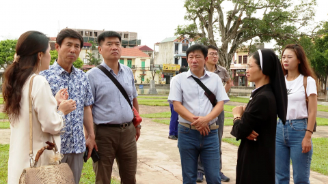 Đo&agrave;n đại biểu Hội đồng TP. Asan thăm quan c&aacute;c danh lam, thắng cảnh tại Ninh B&igrave;nh
