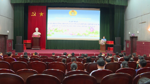 Gặp mặt c&aacute;n bộ c&ocirc;ng đo&agrave;n l&agrave; con gia đ&igrave;nh ch&iacute;nh s&aacute;ch