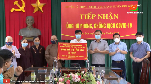 Kim Sơn tiếp nhận qu&agrave; ủng hộ c&ocirc;ng t&aacute;c ph&ograve;ng, chống dịch