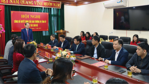 C&ocirc;ng bố quyết định của Ban Thường vụ Tỉnh ủy về c&ocirc;ng t&aacute;c c&aacute;n bộ 