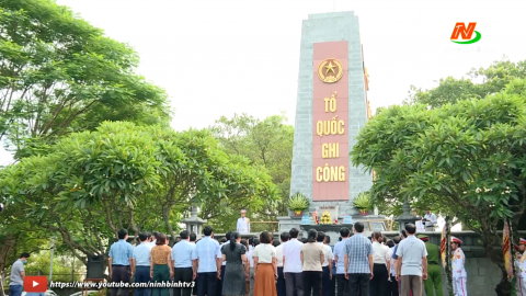 TP Ninh B&igrave;nh đặt v&ograve;ng hoa, d&acirc;ng hương tưởng niệm c&aacute;c anh h&ugrave;ng liệt sỹ