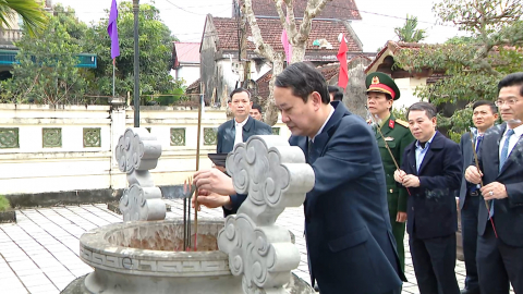 D&acirc;ng hương tưởng niệm nh&acirc;n dịp Tết B&iacute;nh Ngọ