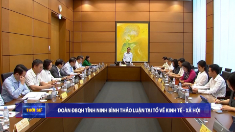  Đo&agrave;n Đại biểu Quốc hội tỉnh thảo luận tại Tổ về kinh tế - x&atilde; hội