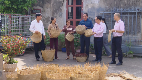 Giảm ngh&egrave;o bền vững từ nguồn vốn ch&iacute;nh s&aacute;ch