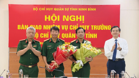 B&agrave;n giao nhiệm vụ Chỉ huy trưởng Bộ CHQS tỉnh Ninh B&igrave;nh
