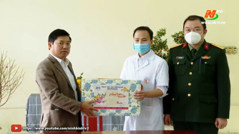 L&atilde;nh đạo th&agrave;nh phố Ninh B&igrave;nh thăm, tặng qu&agrave; nh&acirc;n dịp Tết Nguy&ecirc;n Đ&aacute;n