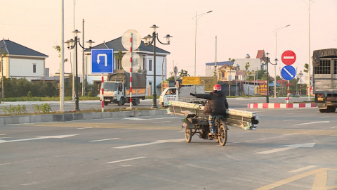 Cảnh b&aacute;o an to&agrave;n tr&ecirc;n tuyến đường mới đưa v&agrave;o sử dụng