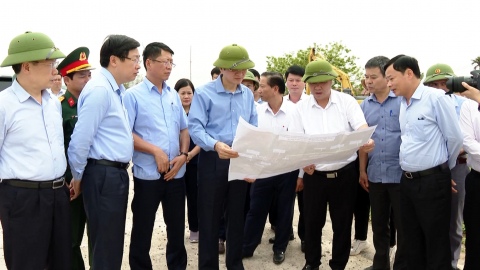 Đồng ch&iacute; B&iacute; thư Tỉnh ủy kiểm tra c&ocirc;ng t&aacute;c ph&ograve;ng, chống thi&ecirc;n tai năm 2025