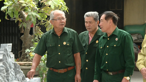 Hội CCB x&atilde; Ninh V&acirc;n giữ g&igrave;n nghề truyền thống đ&aacute; mỹ nghệ