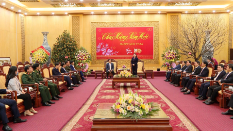Đồng ch&iacute; B&iacute; thư Th&agrave;nh ủy H&agrave; Nội Đinh Tiến Dũng thăm, ch&uacute;c Tết tại Ninh B&igrave;nh