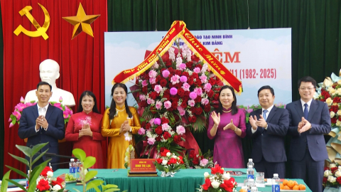 Thăm, ch&uacute;c mừng nh&acirc;n kỷ niệm 43 năm Ng&agrave;y Nh&agrave; gi&aacute;o Việt Nam (20/11/1982 - 20/11/2025)