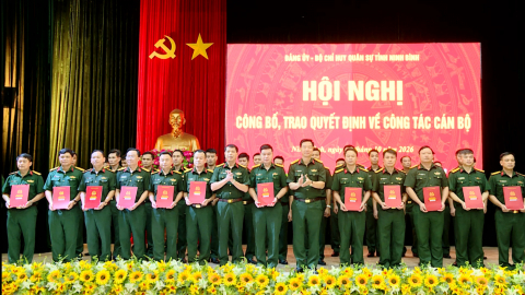 C&ocirc;ng bố, trao quyết định về c&ocirc;ng t&aacute;c c&aacute;n bộ
